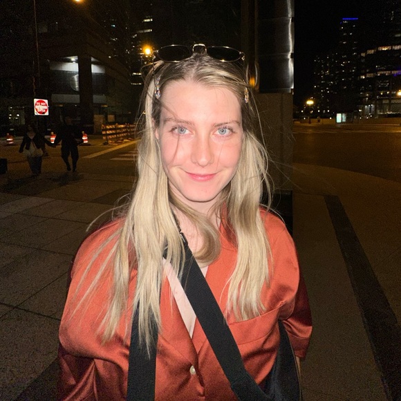 Meet your Posher, Katy - Picture 2 of 5